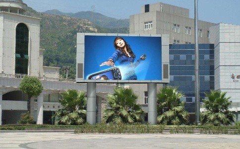 戶外led屏在雨季如何預(yù)防雷電呢？