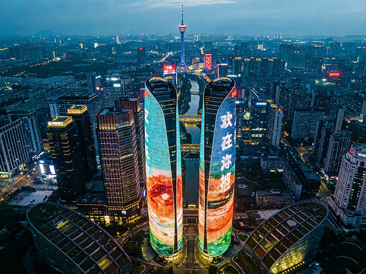 成都LED顯示屏應(yīng)用場景深度剖析：從大運會到城市智慧升級